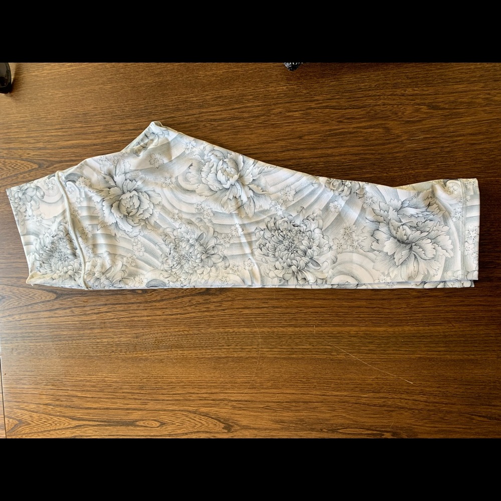 Lululemon tights